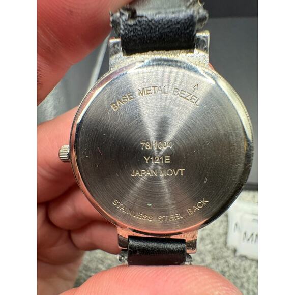 Collectible E. Gluck Corporation 78/1004 Wristwatch Y121E Black Leather Band